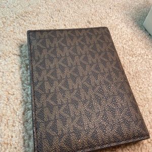 micheal kors passport wallet